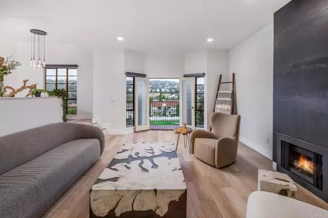 Carlsbad, CA 92009,2630 Pirineos Way #14