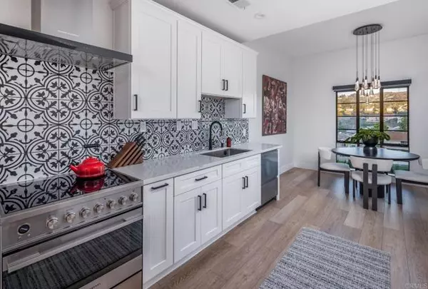 Carlsbad, CA 92009,2630 Pirineos Way #14