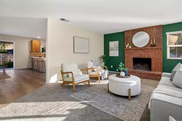 Vista, CA 92084,1227 Dolphin Circle