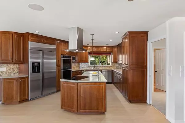 Escondido, CA 92026,26332 Sky Drive