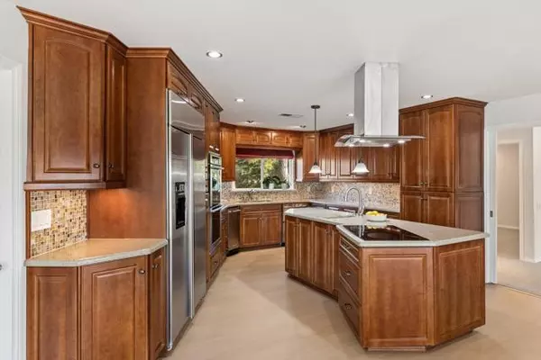 Escondido, CA 92026,26332 Sky Drive