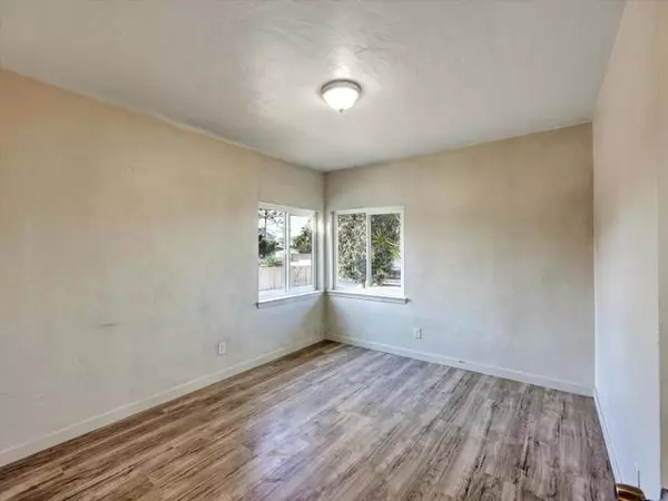 Encinitas, CA 92024,875 La Mirada Ave