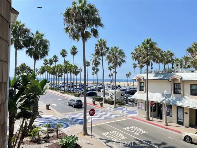 Newport Beach, CA 92661,600 E Oceanfront #2H