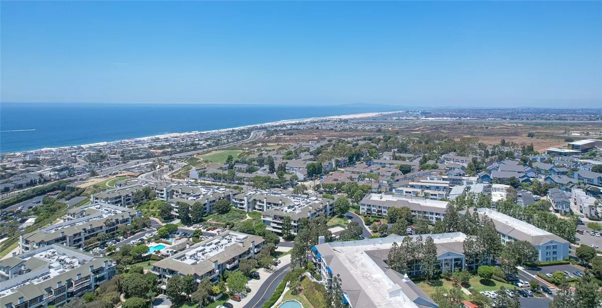 Newport Beach, CA 92663,240 Nice Lane #303