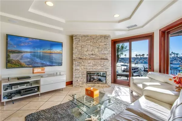 Newport Beach, CA 92663,323 Via Lido Soud