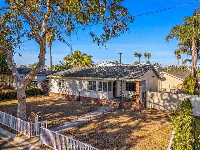 218 Lillian Place, Costa Mesa, CA 92627