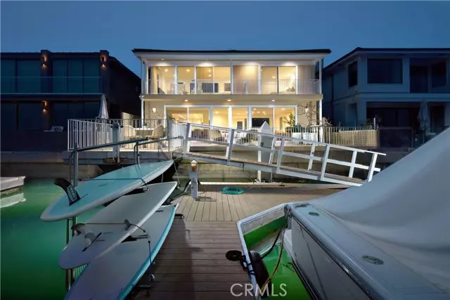 Newport Beach, CA 92660,29 Linda