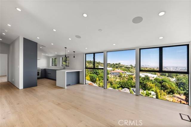 Beverly Hills, CA 90210,9336 Lloydcrest Drive