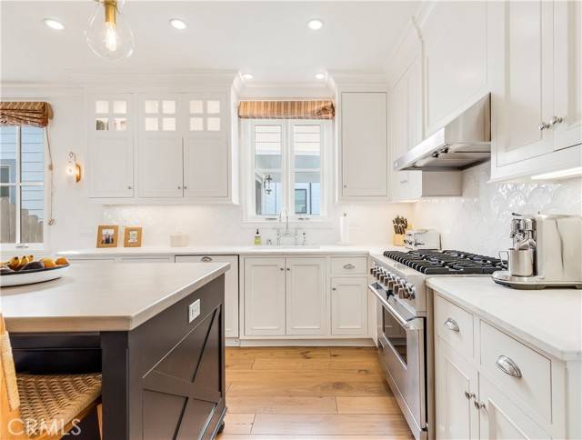 Corona Del Mar (newport Beach), CA 92625,716 Iris Avenue