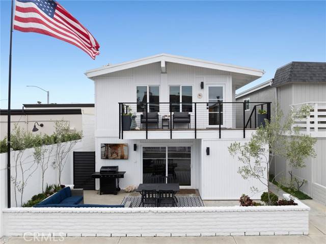 207 Colton Street, Newport Beach, CA 92663