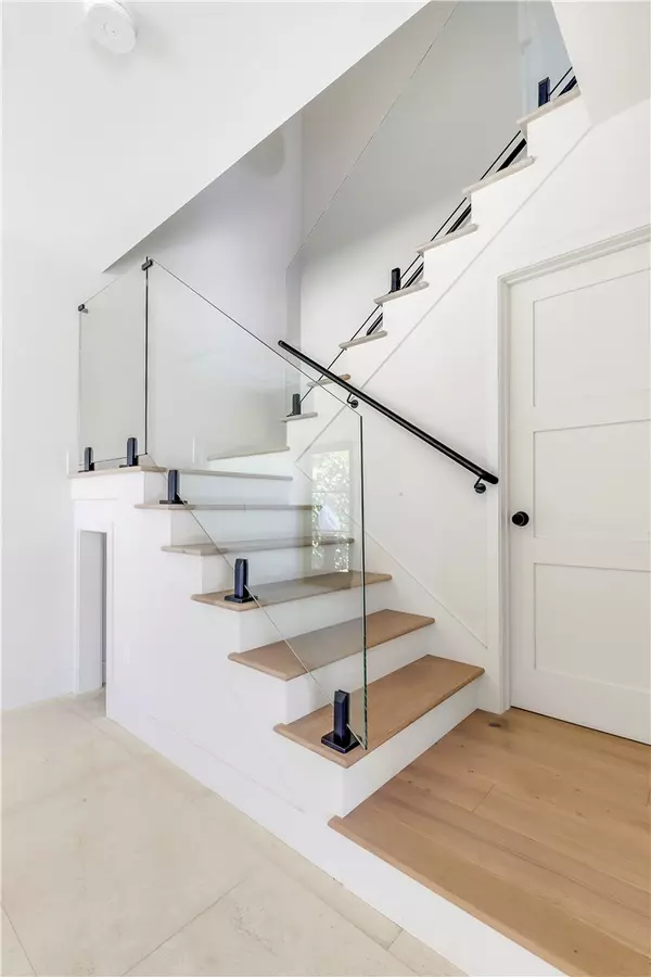 West Hollywood, CA 90069,936 Orlando Avenue