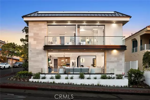 Corona Del Mar (newport Beach), CA 92625,220 Carnation Ave.