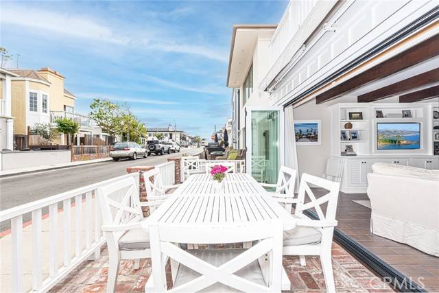 213 34th Street, Newport Beach, CA 92663