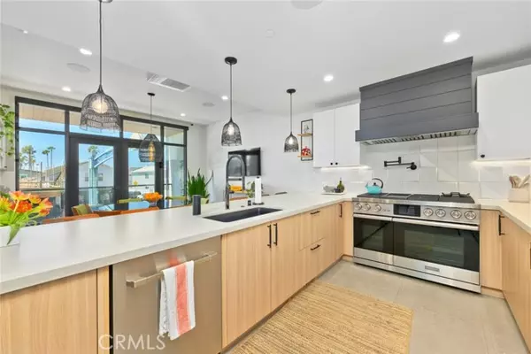 Newport Beach, CA 92661,502 E Balboa Boulevard