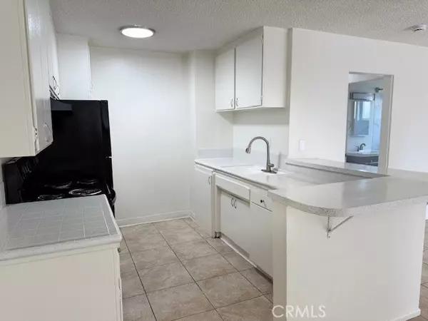 Palm Springs, CA 92262,686 E Cottonwood Road