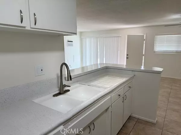 Palm Springs, CA 92262,686 E Cottonwood Road