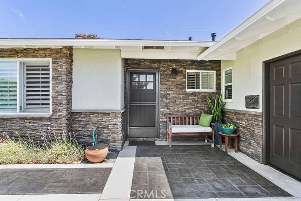 300 Bucknell Road, Costa Mesa, CA 92626