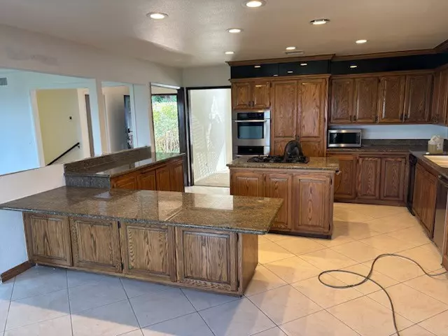 Tustin, CA 92705,11393 La Vereda Drive