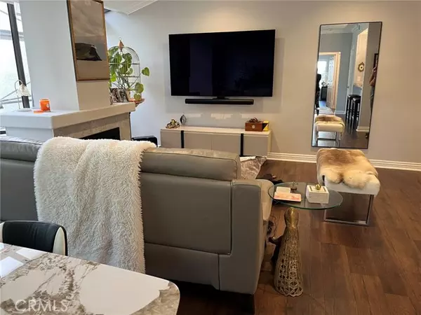 Newport Beach, CA 92663,210 LILLE LANE #218