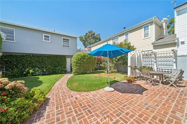Corona Del Mar (newport Beach), CA 92625,517 Poinsettia Avenue #1/2