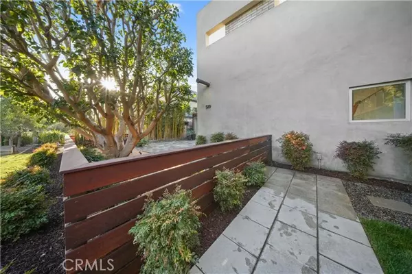 Newport Beach, CA 92663,519 Santa Ana