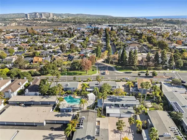 Newport Beach, CA 92660,1008 Buckingham Lane #17