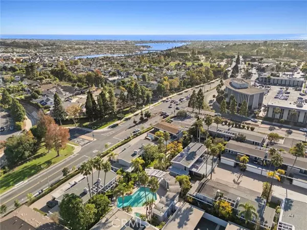 Newport Beach, CA 92660,1008 Buckingham Lane #17