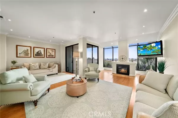 Newport Beach, CA 92663,200 Paris Lane #111