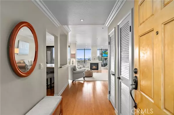 Newport Beach, CA 92663,200 Paris Lane #111