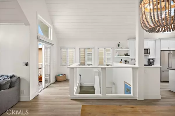 Newport Beach, CA 92663,207 40th Street #2