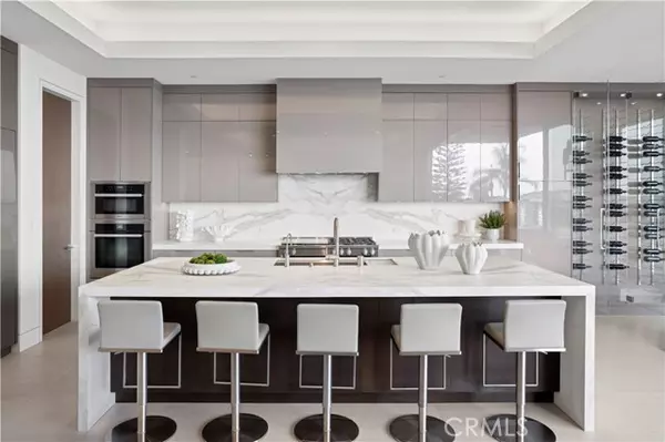 Corona Del Mar (newport Beach), CA 92625,304 Poppy Ave