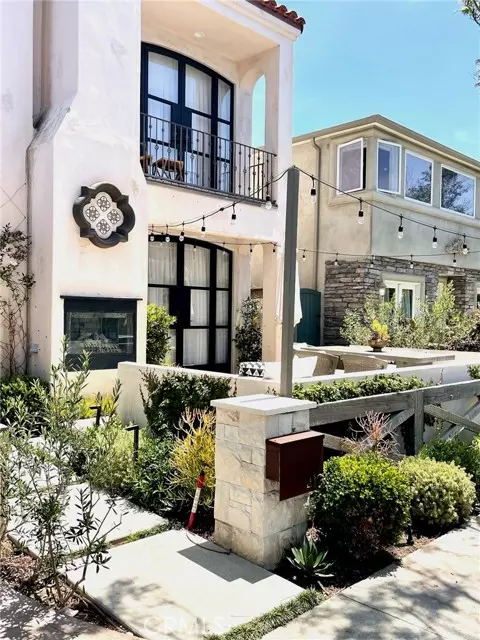 Corona Del Mar (newport Beach), CA 92625,412 Acacia Avenue