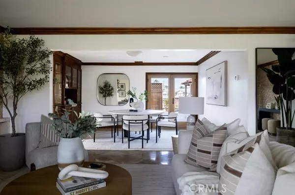 Newport Beach, CA 92663,401 Holmwood