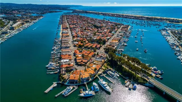 Newport Beach, CA 92663,211 Via Dijon