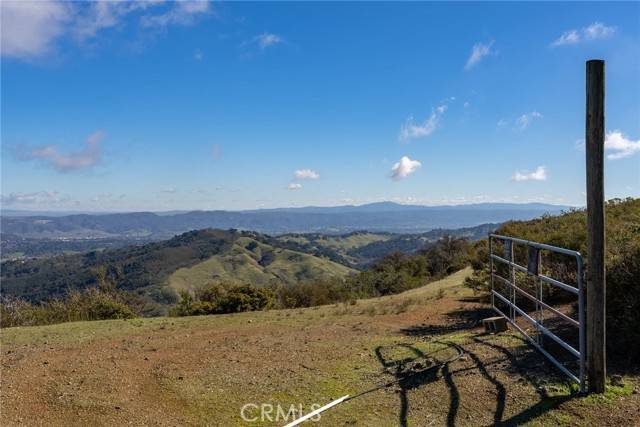 13730 Falcon Road, Atascadero, CA 93422