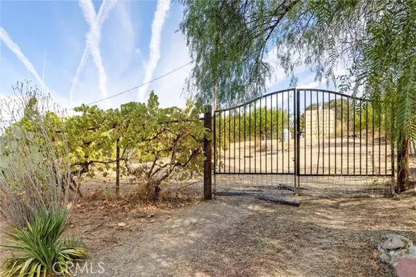 53121 Smith Road, Bradley, CA 93426