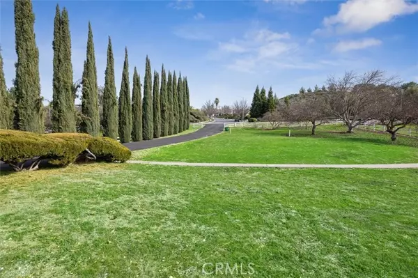 Paso Robles, CA 93446,915 Rolling Hills Road