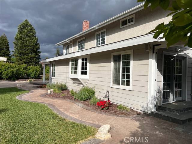 Paso Robles, CA 93446,833 Rolling Hills Road