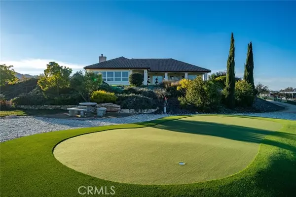 5495 Vista Serrano, Paso Robles, CA 93446