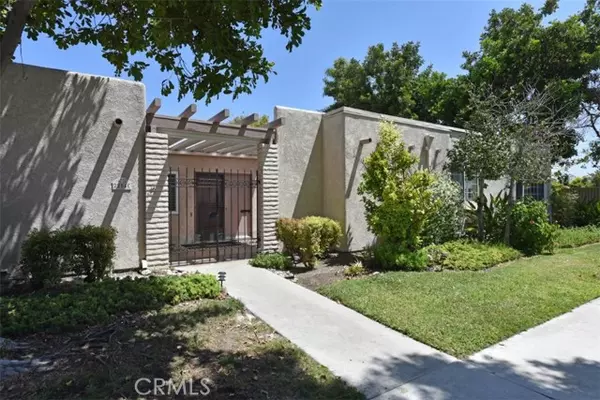 2204 Via Mariposa #C, Laguna Woods, CA 92637