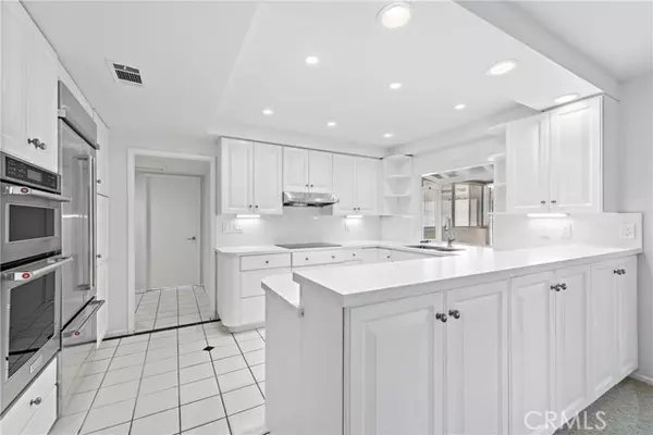 5256 Duenas, Laguna Woods, CA 92637