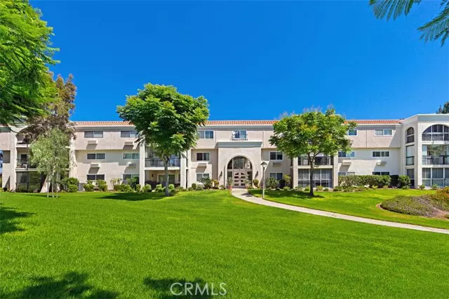 Laguna Woods, CA 92637,5500 Paseo Del Lago W #2F