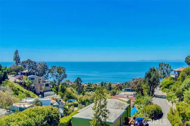 Laguna Beach, CA 92651,917 Summit Way