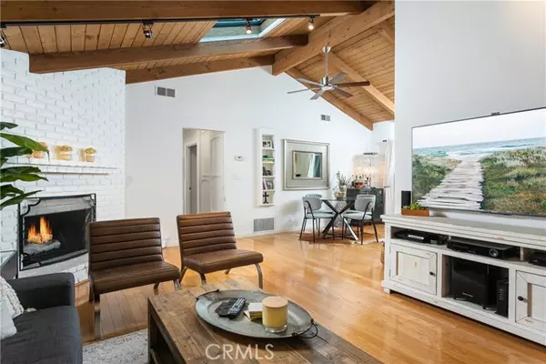 312 Santo Tomas Avenue, Costa Mesa, CA 92627