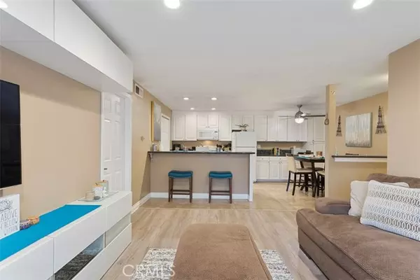 22011 Rimhurst Drive #Q, Lake Forest (el Toro), CA 92630