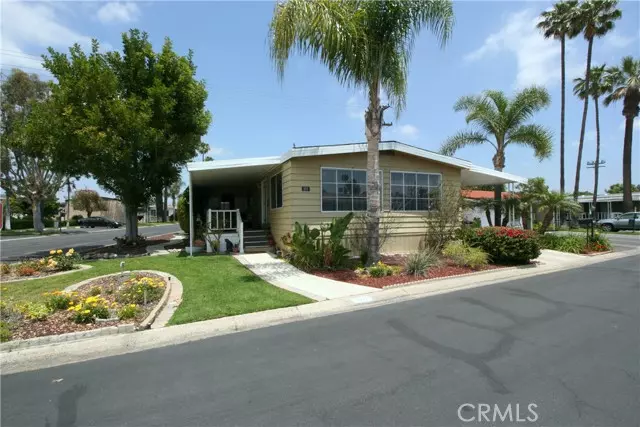 Lake Forest (el Toro), CA 92630,24921 Muirlands Boulevard #207