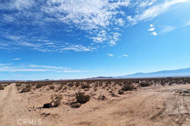 8 Northside Rd, Lucerne Valley, CA 92356