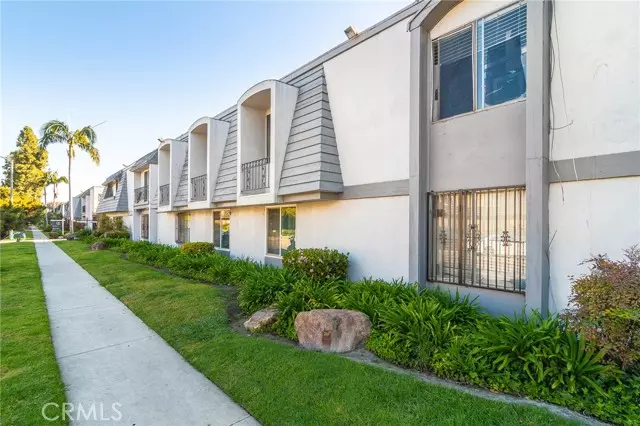 Long Beach, CA 90805,5530 Ackerfield Avenue #303