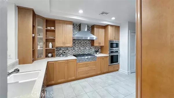 Beverly Hills, CA 90210,411 N Oakhurst Drive #102