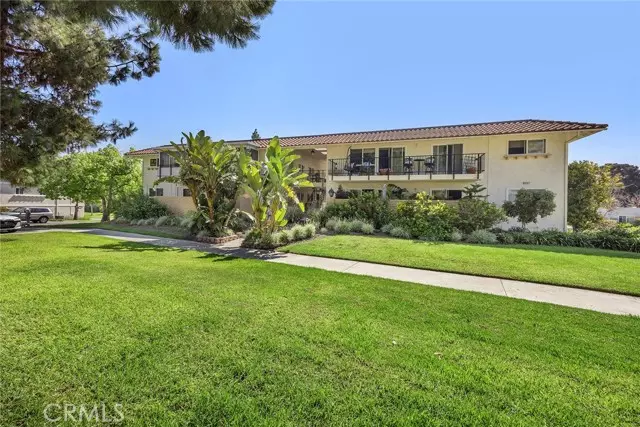 Laguna Woods, CA 92637,2237 Via Puerta #Q